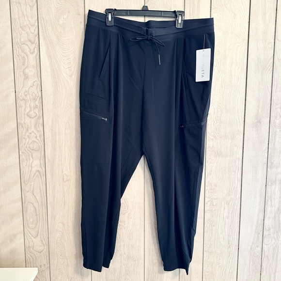 NWT Athleta Venture Pant in Black - Picture 3 of 9